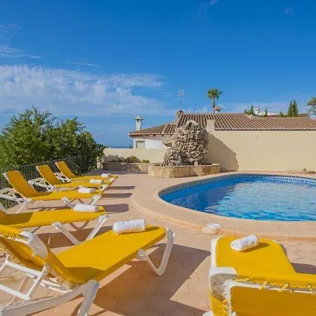 Sleeps 6 Pool Vila *