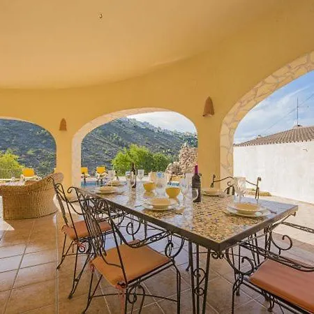 Sleeps 6 Pool Vila *
