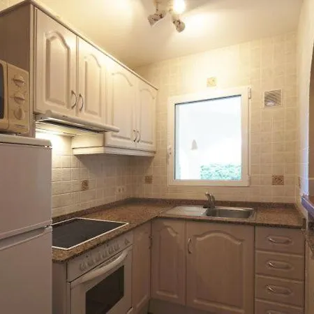 Sleeps 6 Pool
