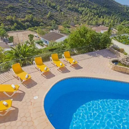 Vila Sleeps 6 Pool