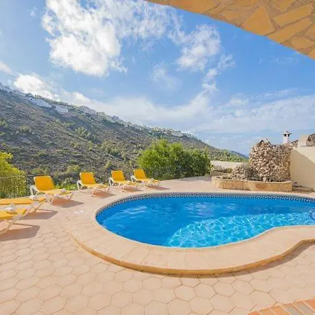 Vila Sleeps 6 Pool